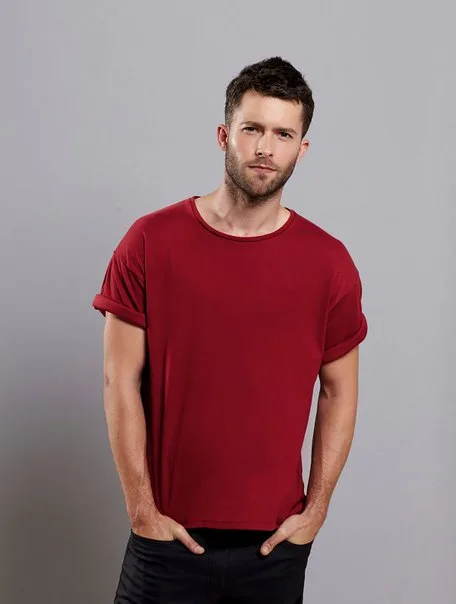 Чоловічі футболки: класичні та вільні, розміри XS-XXL