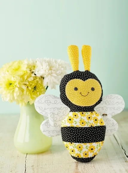 Бджілка “Sunny Bee” – м’яка іграшка з чотирьох варіантів
