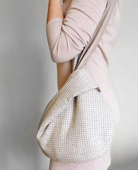 Сумка Knot Bag з цільнокроєною ручкою